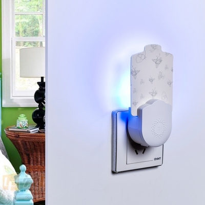 Un buen precio. 20-50 metros cuadrados Aplicable de pared eléctrica enchufable enchufe UV Lámpara contra mosquitos Estado sólido muy eficaz en línea