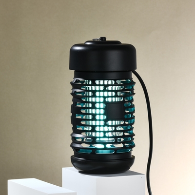 Un buen precio. 1 Enchufe de capacidad en Bug Zapper ECO para una eliminación conveniente de insectos en línea